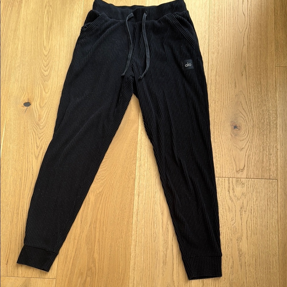 Alo Muse black pants